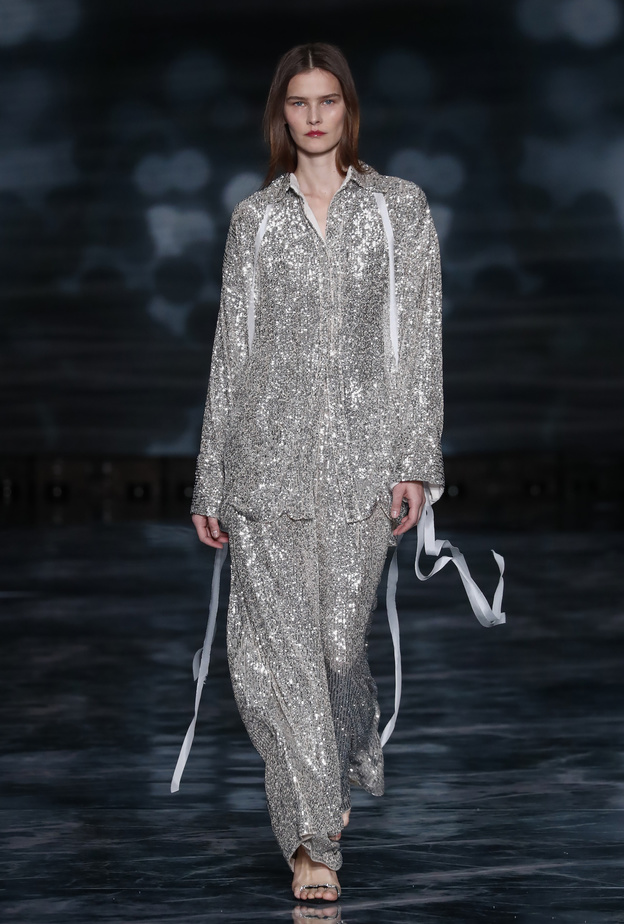 صيحة السراويل البراقة قطع جريئة في مناسبات نهاية العام