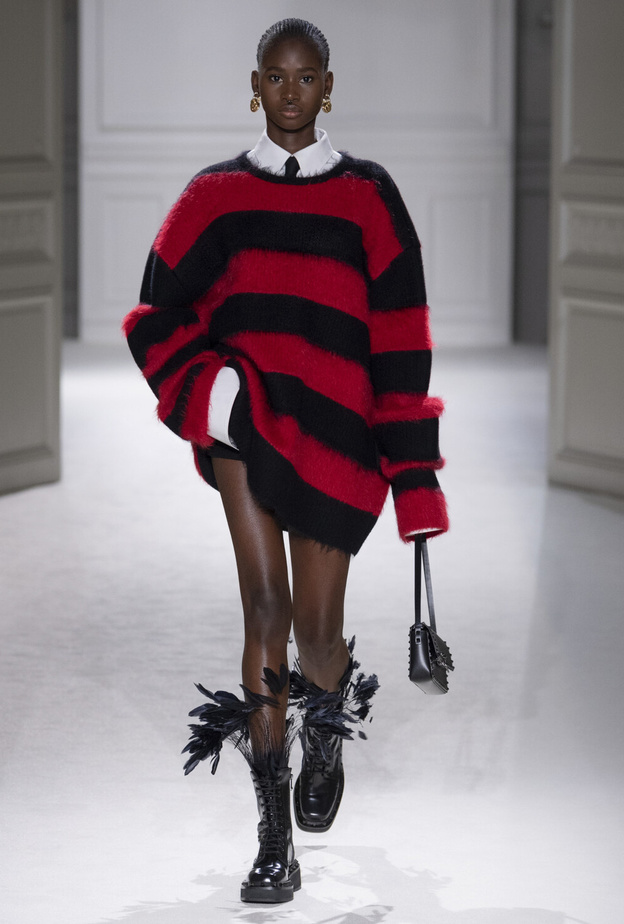 إطلالة من Valentino