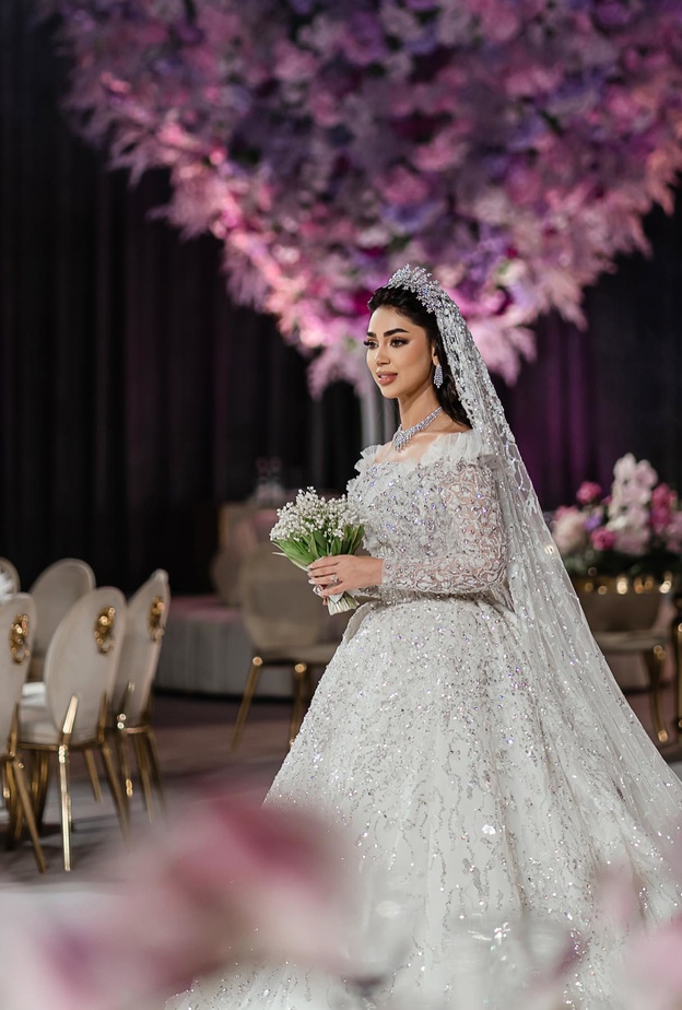 الاعلامية رحاب عبد الله خلال حفل زفافها