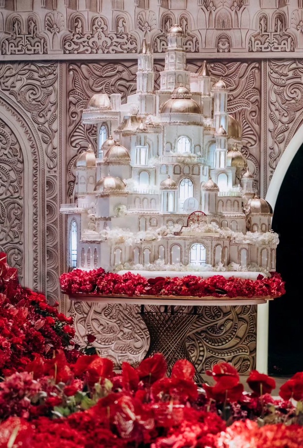 كيكات زفاف على شكل قصر هي الأكثر رواجا