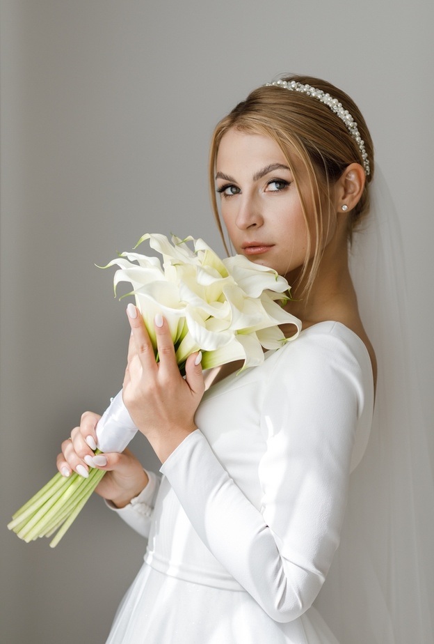 مسكة العروس مزينة بالحرير