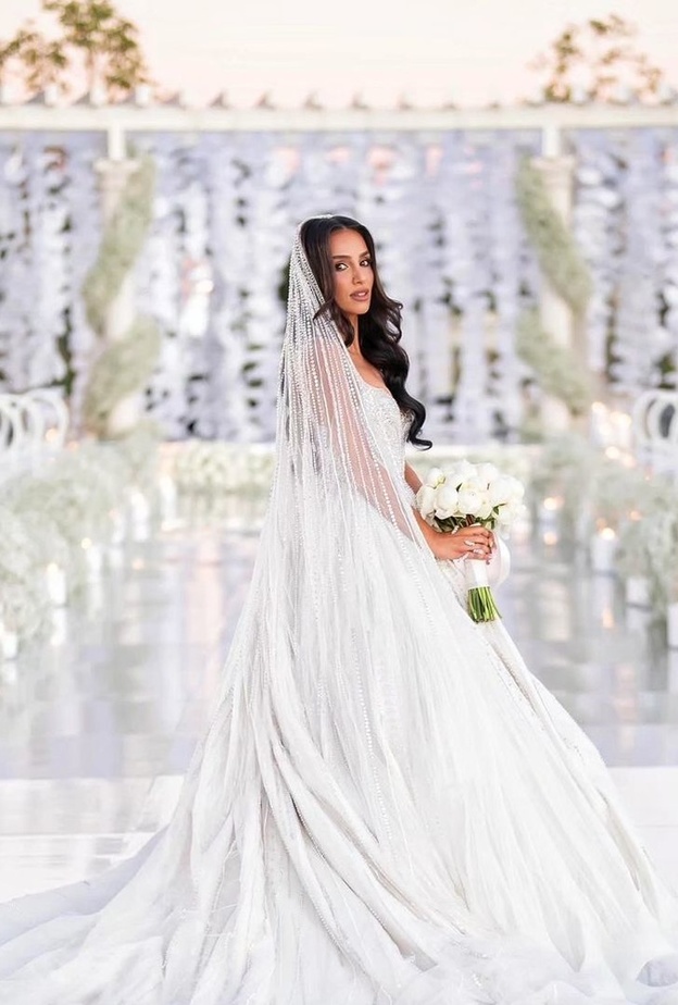 نجمات تألقن بفستاني زفاف في 2023 بينها إطلالة الأميرة رجوة في عرسها