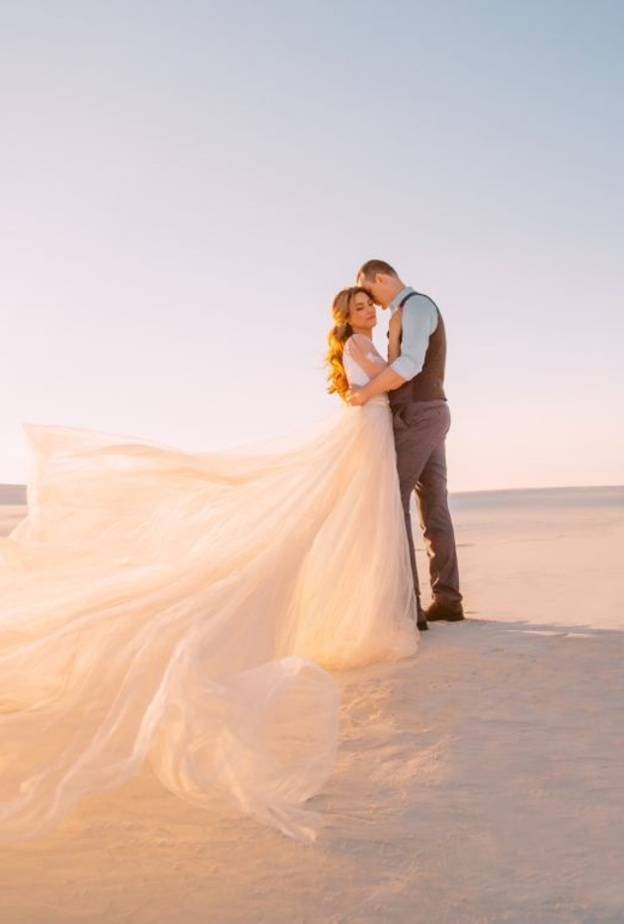 دليلك الكامل لتخطيط حفل زفاف صحراوي في الشتاء