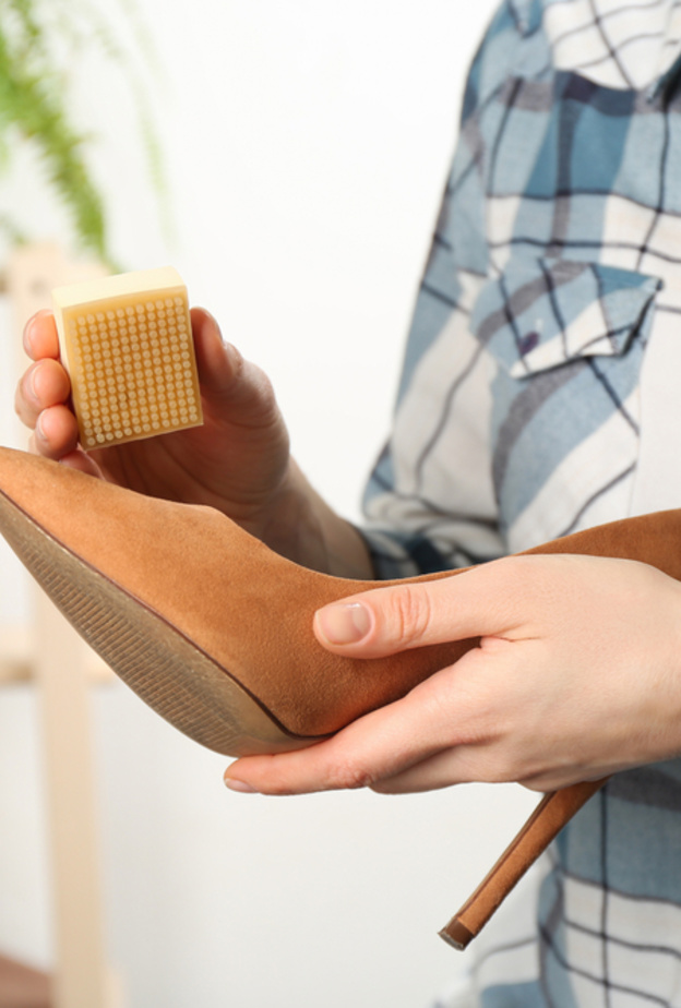 نصائح للعناية بالألبسة والأكسسوارات الجلدية