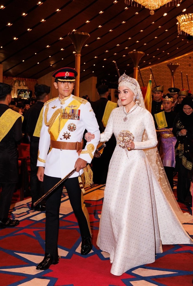 إطلالة العروس أنيشا روزناه في اليوم ما قبل الأخير