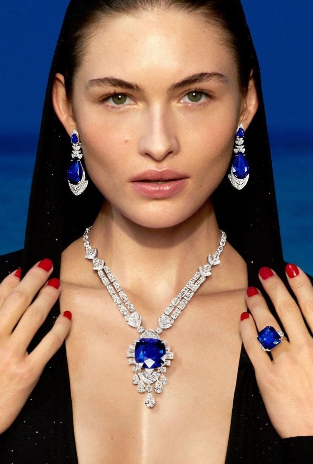 احجار كريمة زرقاء