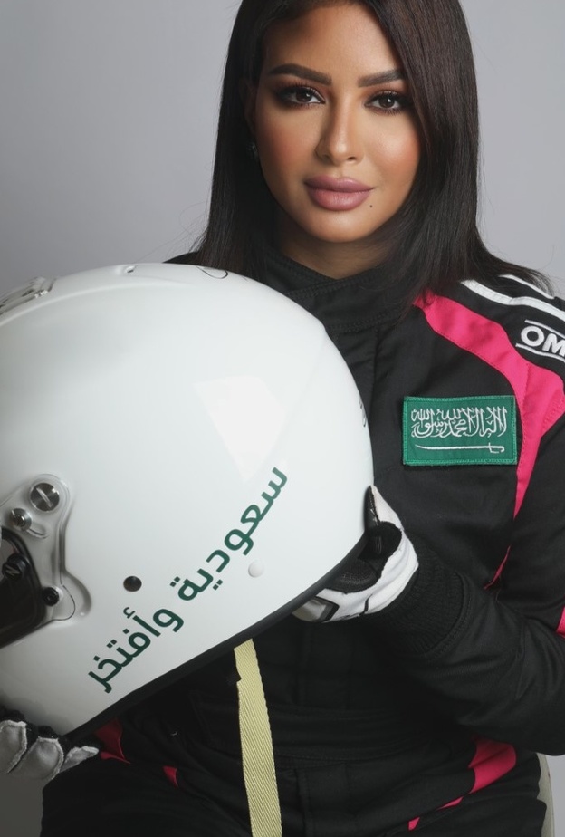 السائقة السعودية مها الحملي تخوض غمار التحدي الأصعب في رالي داكار السعودية