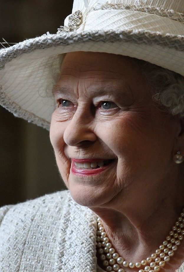 توفيت إليزابيث عن عمر يناهز 96 عامًا في قلعة بالمورال في سبتمبر 2022، وخلفها ابنها الأكبر تشارلز الثالث