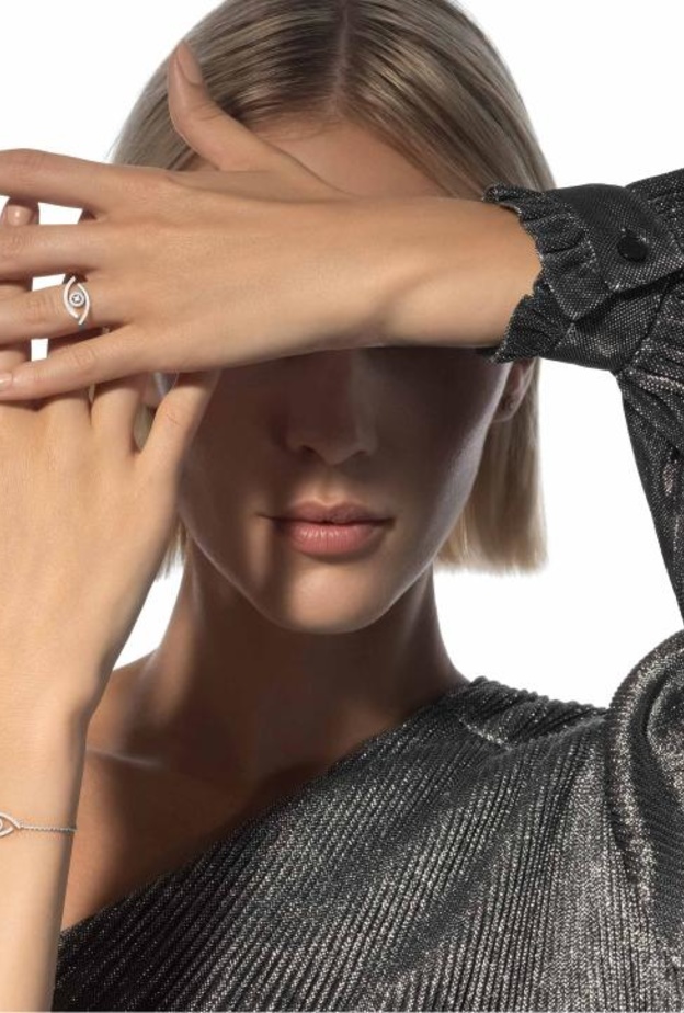 لإطلالة كالملكات.. إليكٍ تصاميم خواتم أحجار كريمة ذهب للنساء