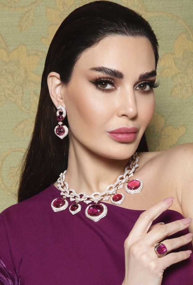 أبرز إطلالات مجوهرات راقية اعتمدتها سيرين عبد النور خلال عام 2023