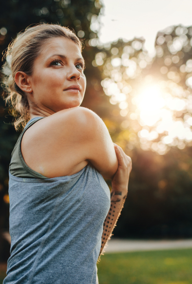 بعيدًا عن التقنيات الحديثة...تخلّصي من دهون الذراعين بتمارين بسيطة