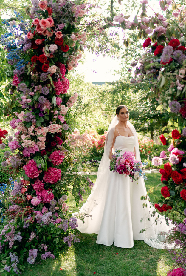 لوحة ألوان زفاف مستوحاة من اللون الأرجواني الفاتح لعام 2024