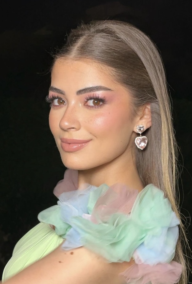 ليلى أحمد زاهر تتصدر الترند بعد إعلان خطوبتها وتتألق بمجموعة إطلالات مجوهرات شبابية لافتة