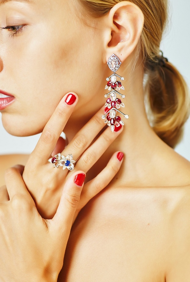 مجوهرات احجار كريمة