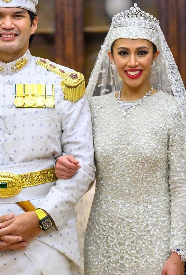 مجوهرات الأميرة عظمة