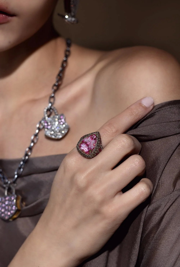 مجوهرات الجمشت الناعمة