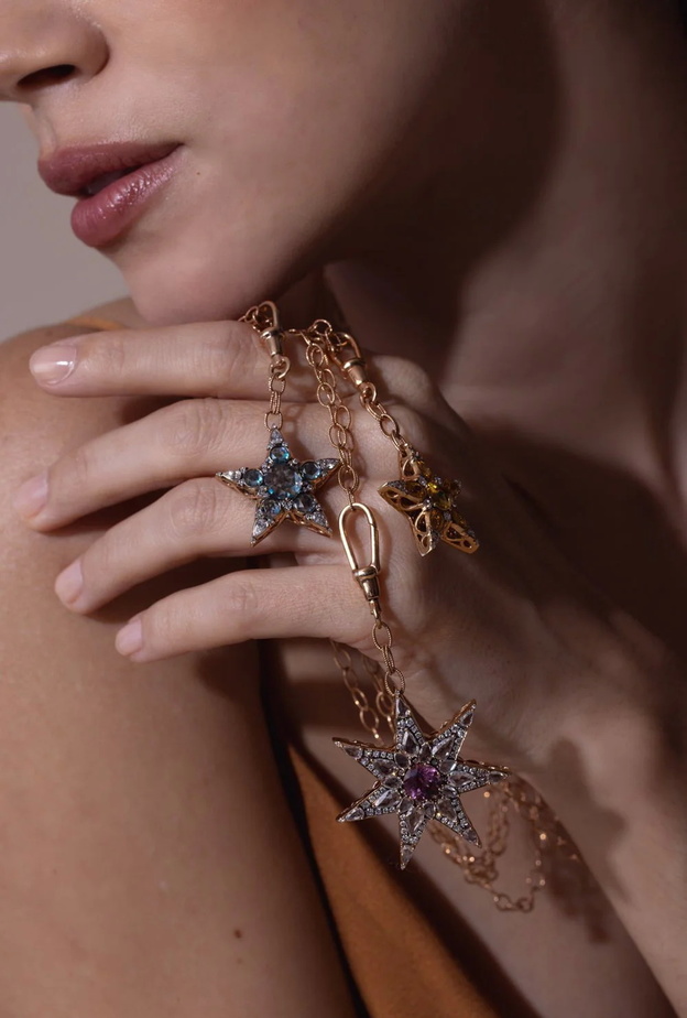 مجوهرات الذهب الوردي