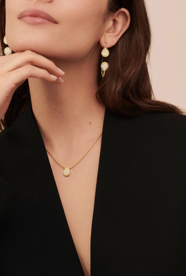 مجوهرات ذهب عالمية ناعمة لأناقتك الشتوية