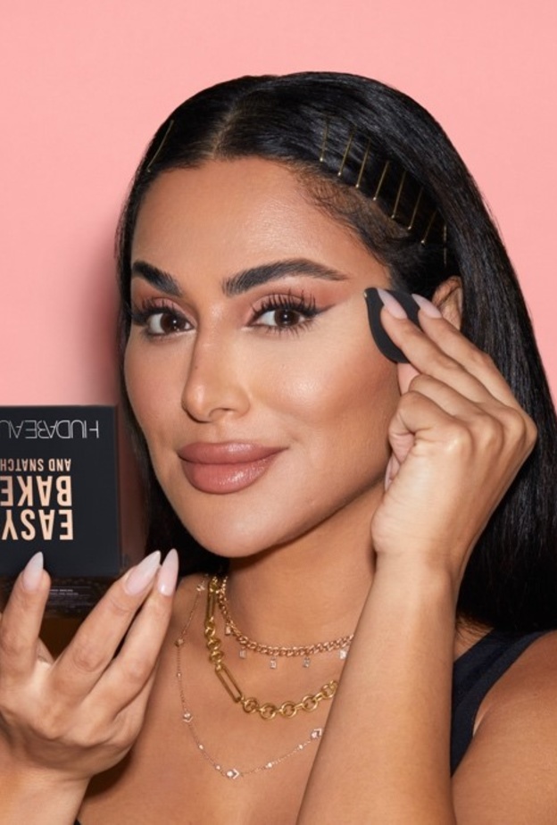 بودرة Easy Bake and Snatch by Huda Beauty