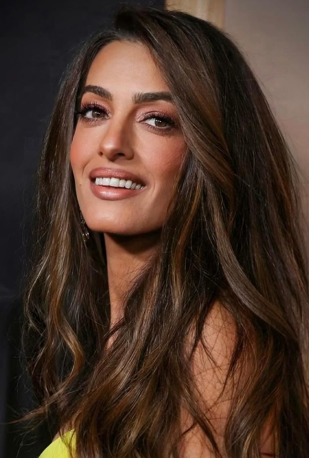 تعرّفي على أجدد أسرار مكياج أمل كلوني.. حيل نكشفها لك بالخطوات