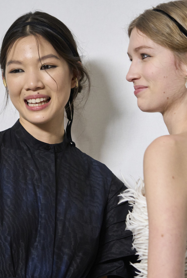 "هي" بشكل حصري في كواليس عرض ديور للهوت كوتور في باريس.. إليك أبرز الإتجاهات الجمالية المقبلة