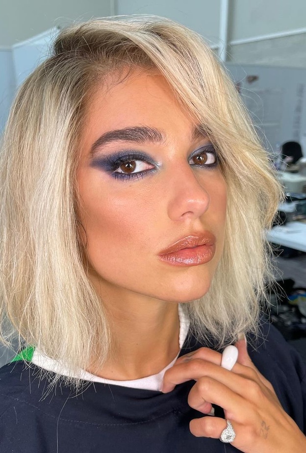 مكياج سموكي أزرق من بأسلوب دوا ليبا الصورة من حسصابها الخاص على إنستغرام