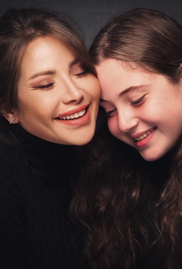 سلافة معمار وابنتها 