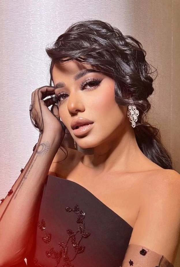 3 أساليب جمالية ترافقنا للعام 2024 للمناسبات استوحيها بالخطوات من رحمة رياض