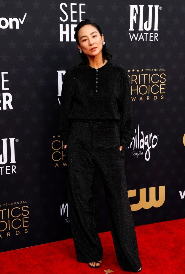 ممثلات هوليوود على السجادة الحمراء وجرأة الإطلالات المستمدة من المجموعات الرجالية