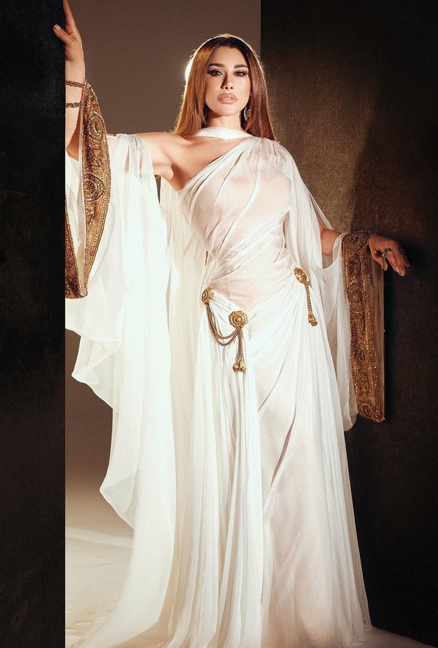 إطلالات سهرة باللون الأبيض من وحي النجمات موضة عام 2024