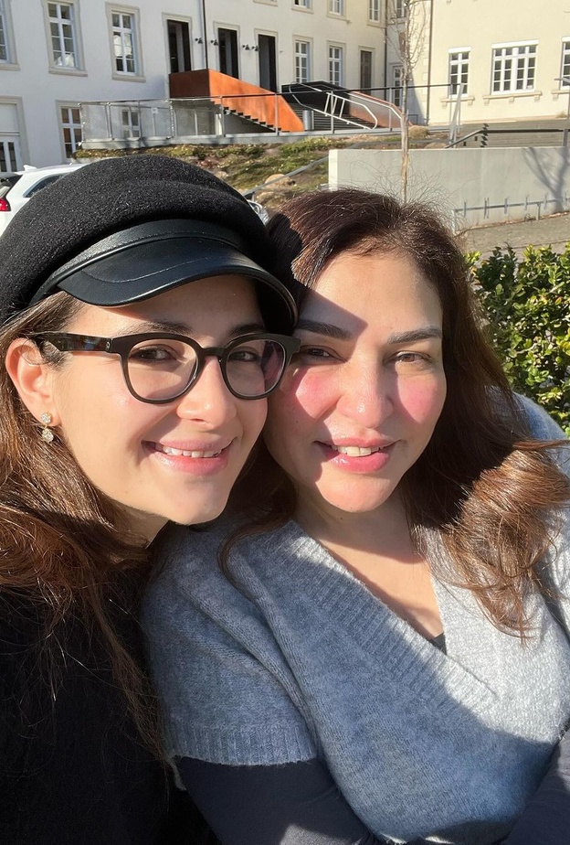 شام الذهبي وحماتها