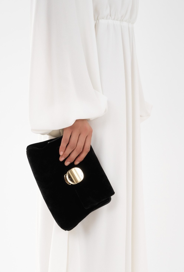 احتفال بالأناقة والأنوثة والتزام بالاستدامة والحرفية... اكتشفي مجموعة Chloé x Atelier Jolie