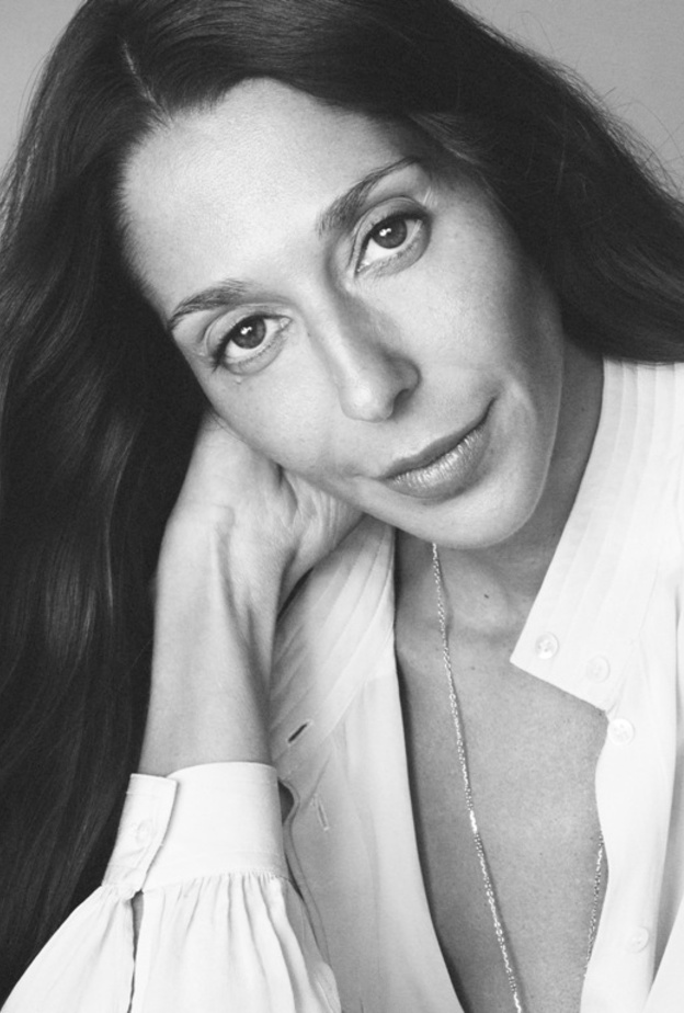 دار Chloé تكشف عن شعارها الجديد... وانطلاقة جديدة واعدة مع المصممة Chemena Kamali