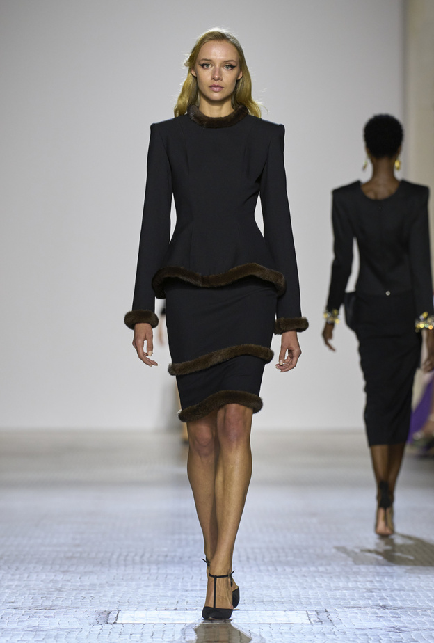 موضة الفرو المنسدلة على التنانير خيارك هذا الشتاء