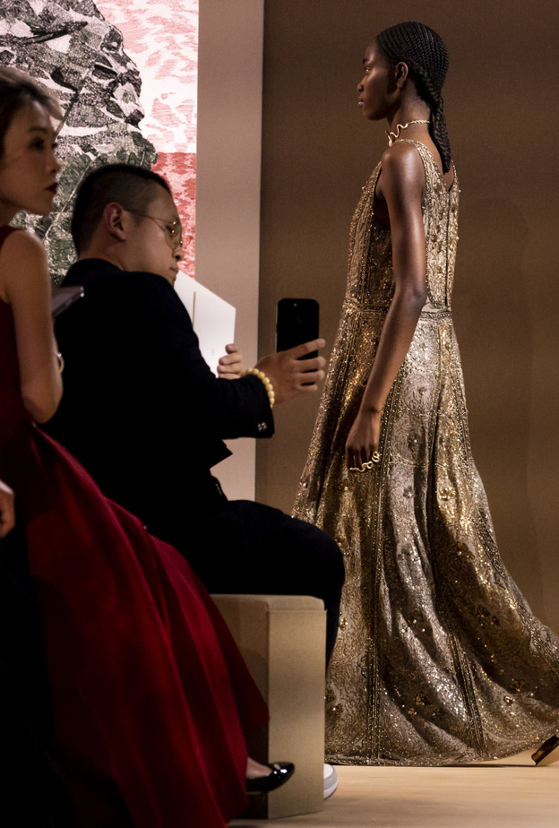  تفاصيل أسبوع باريس للأزياء الراقية