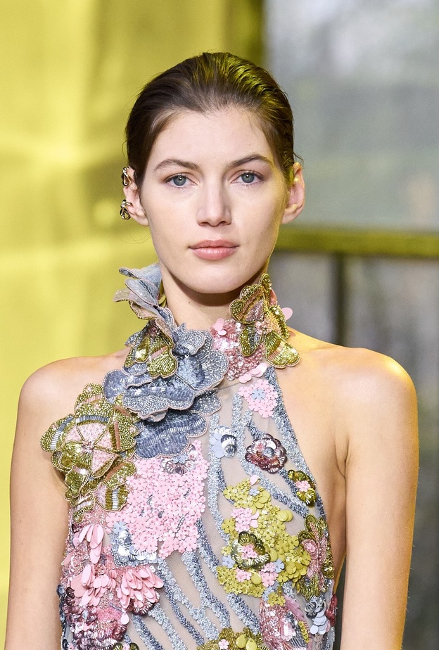  أفضل عطور نسائية مع بداية العام 2024 