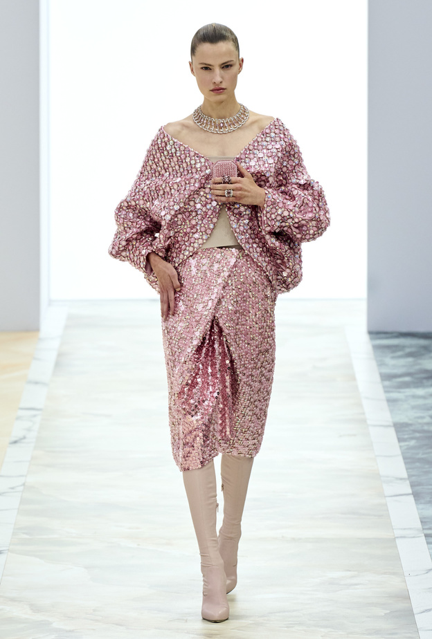 موضة تنانير الترتر والمنقوشة أناقة لا تقاوم في الشتاء