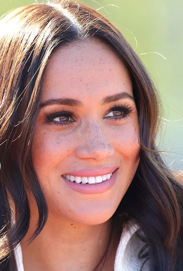 داخل حظيرة دجاج.. ميغان ماركل تشارك مقطع فيديو حديث من داخل منزلها