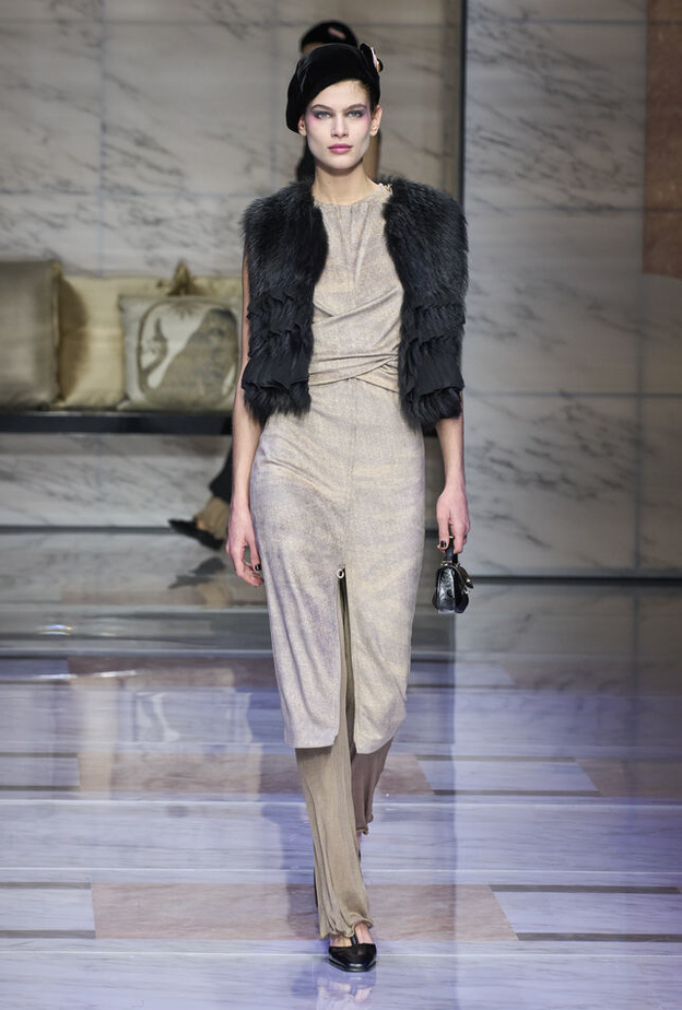 إطلالة من Giorgio Armani