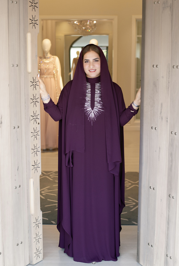 المصممة العمانية أمل الرئيسي 