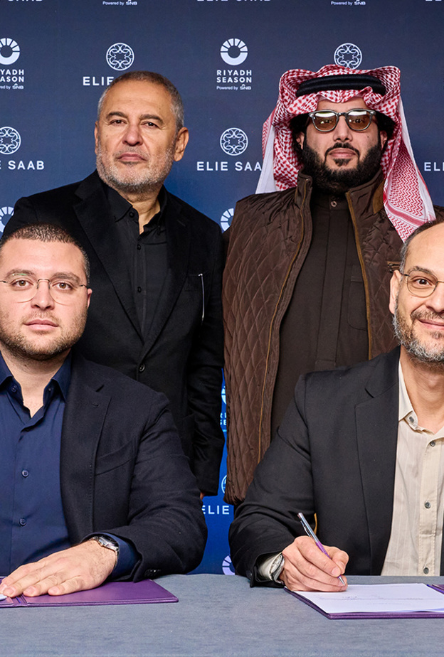 إيلي صعب جونيور الرئيس التنفيذي لدار "إيلي صعب" يتحدث حصريًا إلى "هي" في أول تصريح له بعد توقيع مذكرة تفاهم مع موسم الرياض: ستكون المجموعة مستوحاة من مدينة الرياض وهويتها وإرثها