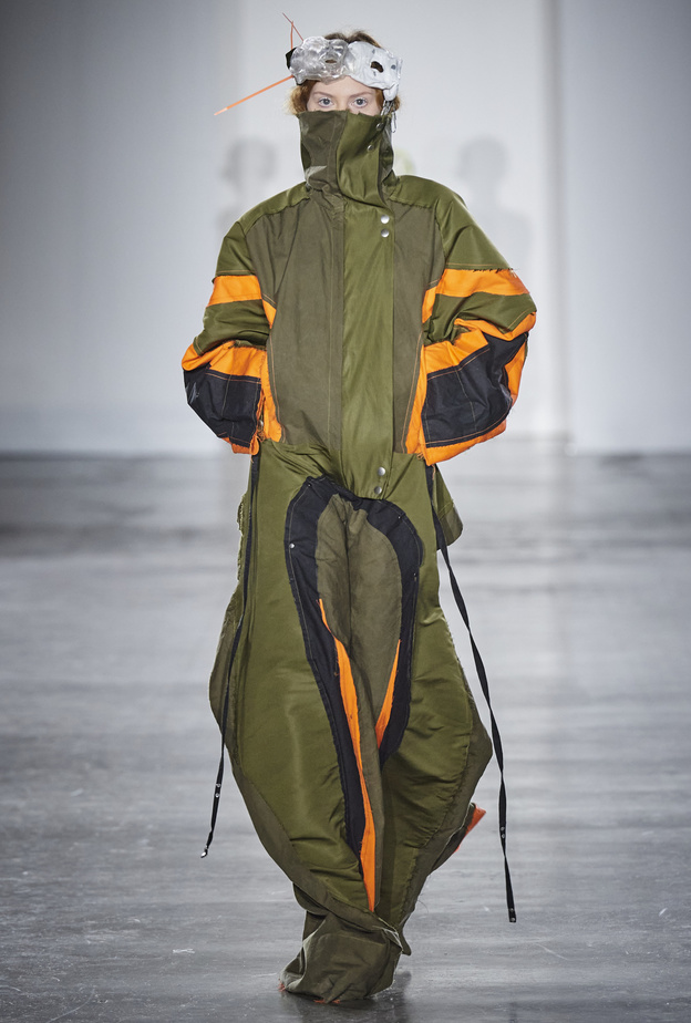 ملابس رياضة التزلج كيف تطورت مع الوقت وكيف تختاريها؟