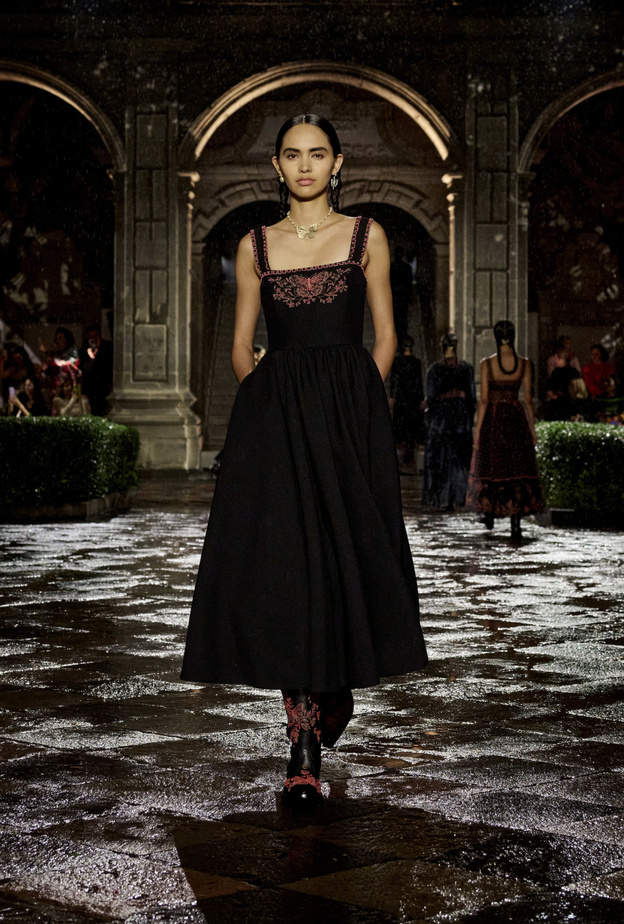 صيحات من عروض ريزورت 2024 ستزيد إطلالاتك اناقة