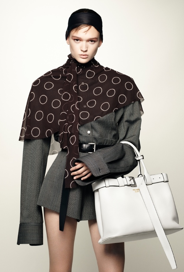 برادا للنساء والرجال لربيع وصيف 2024.. الحملة الإعلانية لبرادا