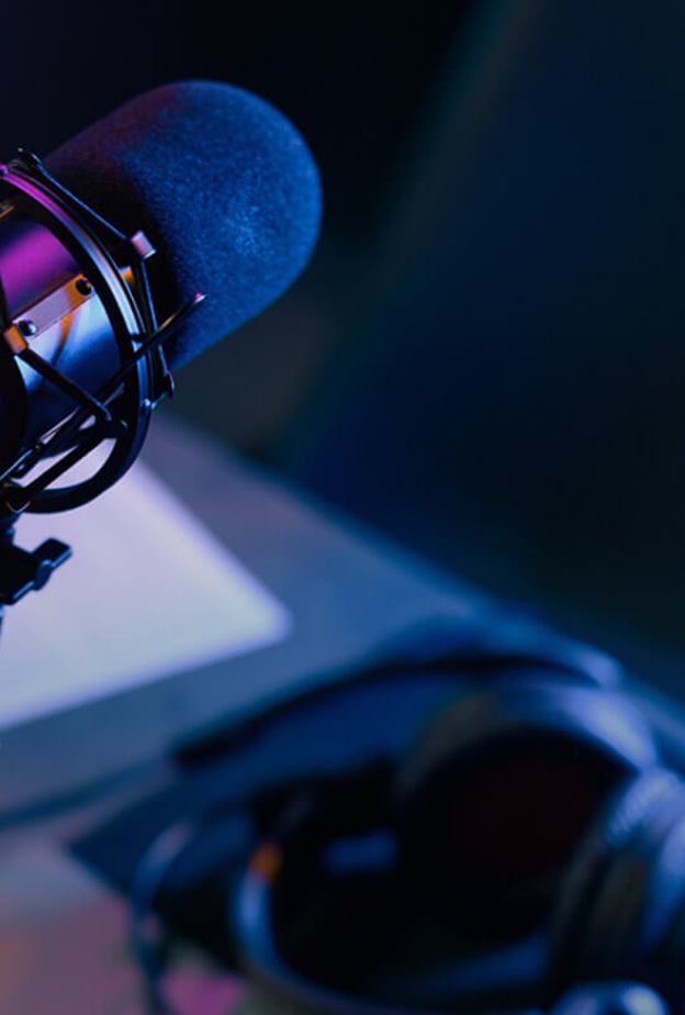 قائمة بأفضل 10 بودكاست عربية للعام 2023