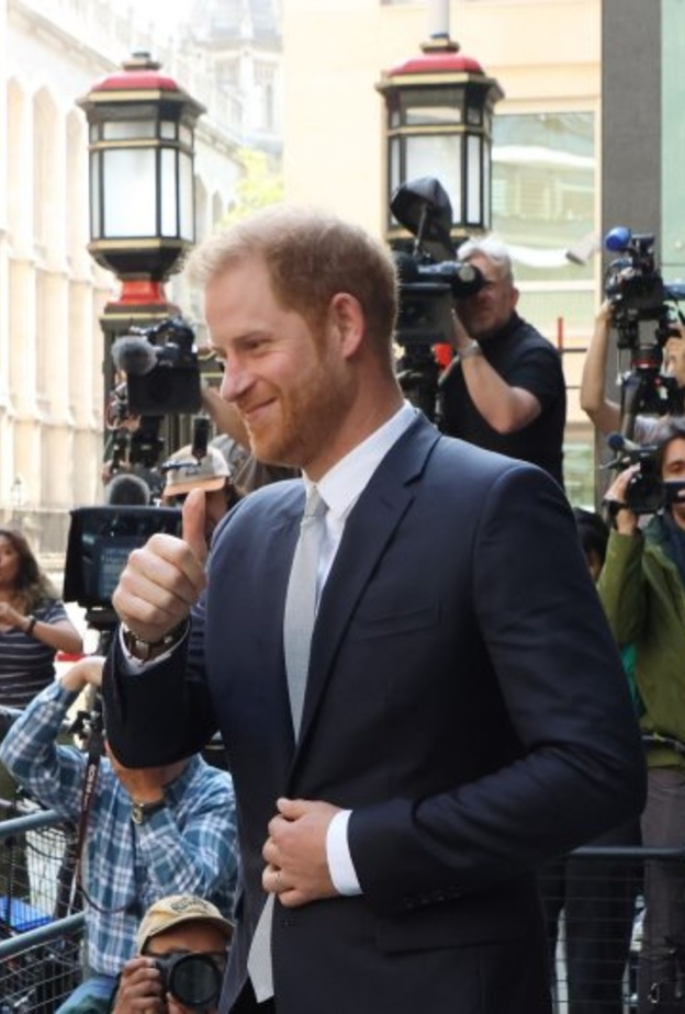 الأمير هاري يسقط دعوى قضائية ضد صحف أسوشيتد – تفاصيل