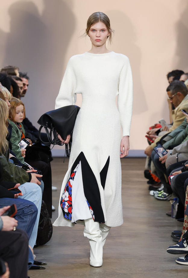 إبدئي عامك الجديد بفساتين تجعل إطلالتك استثنائية