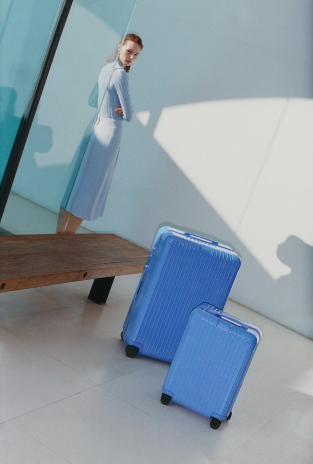 RIMOWA تطرح لون SEA BLUE الجديد المستوحى من طاقة البحر المنعشة لتزهو به مجموعة ESSENTIAL