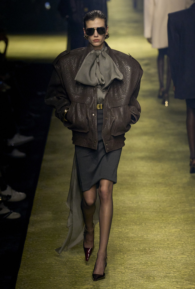 إطلالة من Saint LAurent