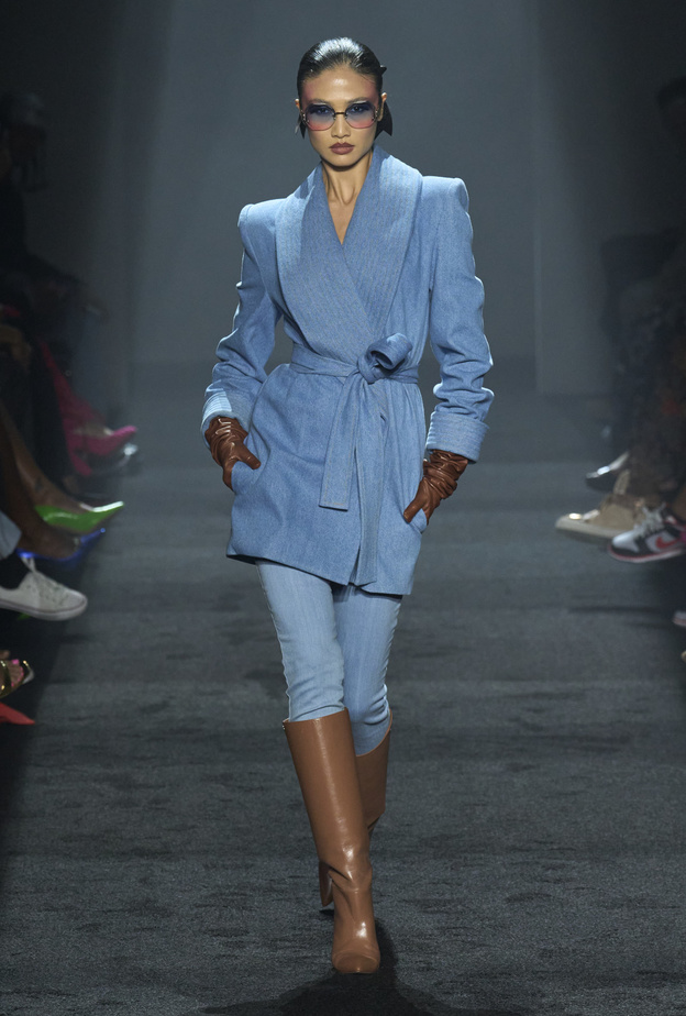 موضة الجاكيتات الزرقاء الفاتحة في الشنتاء